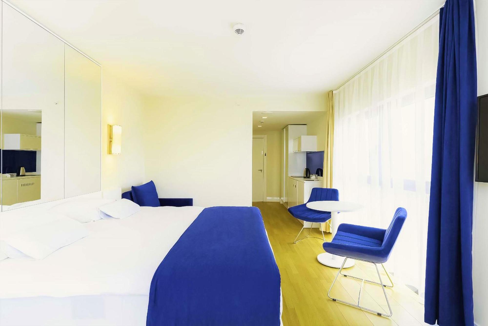 Orbi Twin Towers Aparthotel With Sea View Батуми Экстерьер фото